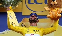 Počeo Tour de France: Froome pao malo prije cilja, debitant Gaviria pobjednik prve etape