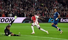 Feyenoord se poigravao s Ajaxom, navijači Ajaxa prekinuli derbi