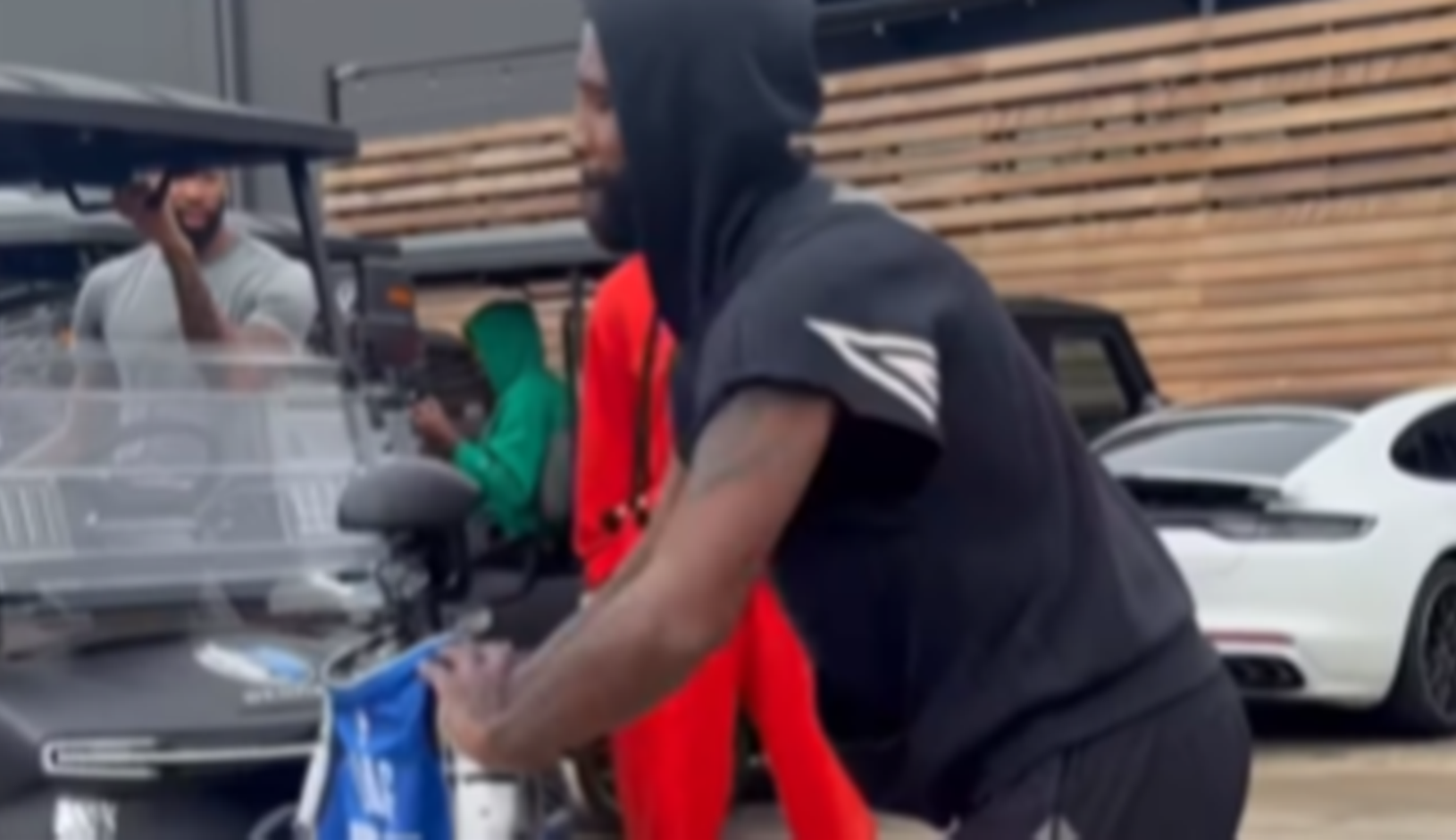 Mavericksi su imali posebnog gosta na predblagdanskom okupljanju, Irving ga 'nokautirao'