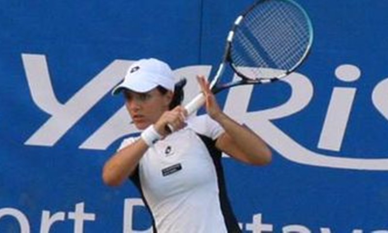 Posrnula braniteljica naslova