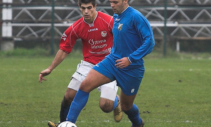 Lider pao u derbiju