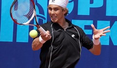 Dvojica vodećih out