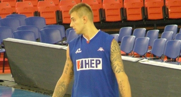 Efes Pilsen uz dosta muke do trofeja