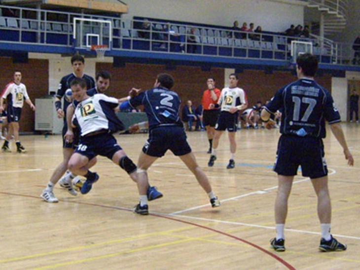 Video: Boks ili rukomet?