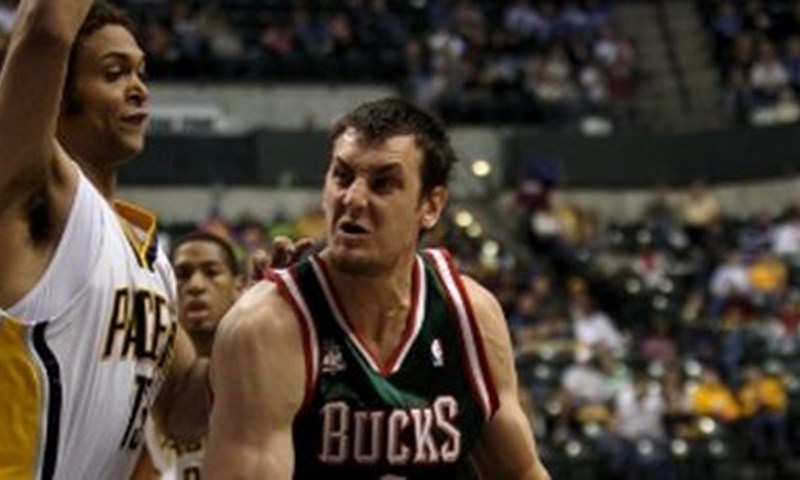 Andrew Bogut ostaje u Milwaukee Bucksima
