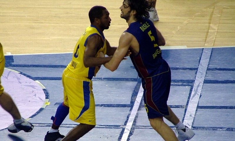 Barcelona ne posustaje, Caji derbi