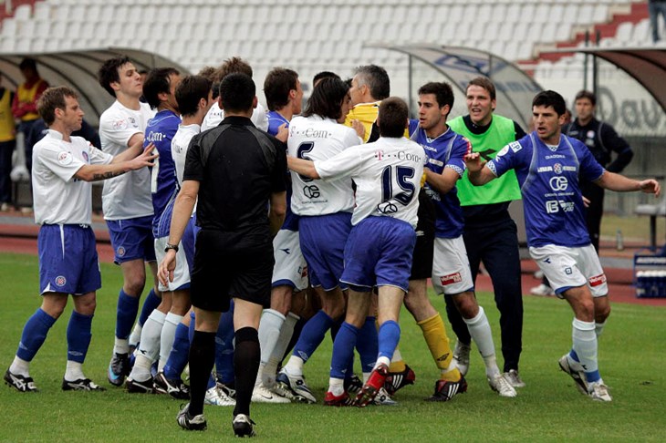 Prkos i galama, a zgrada propada...