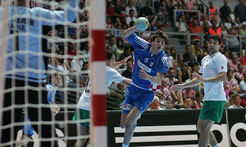 Duvnjakovih sedam za +18