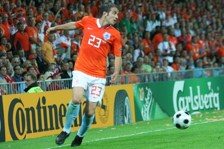 Schalke razmatra mogućnost dovođenja Rafaela van der Vaarta