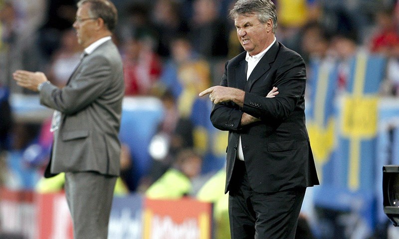 Hiddink ponosan, Lagerbäck pomiren s porazom