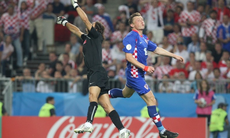 Olić ostaje u Hamburgu