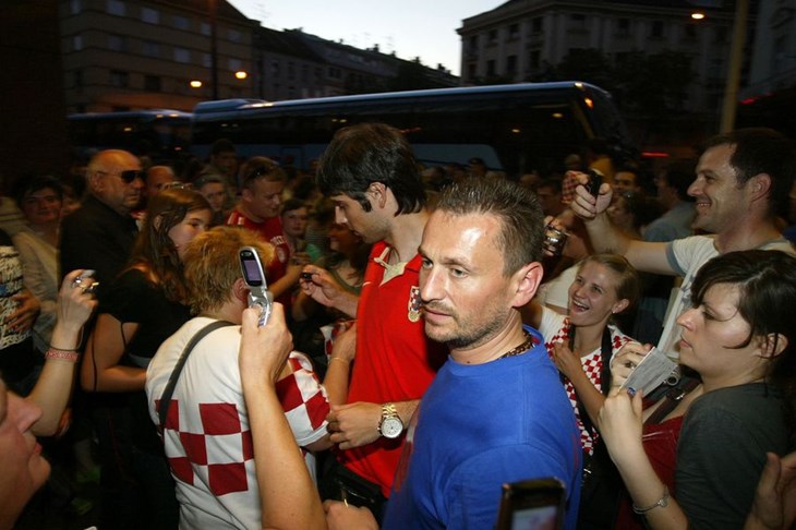 Povratak bez pompe i dočeka