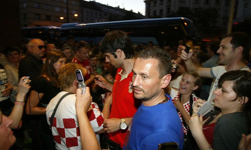 Povratak bez pompe i dočeka