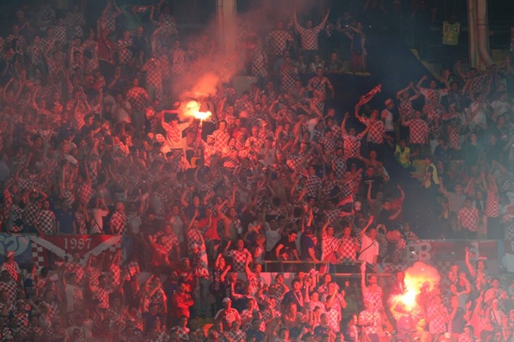 Hrvatski nogometni savez novčano kažnjen za bakljadu u Sofiji