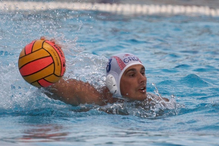 Malo i pet golova Đogaša