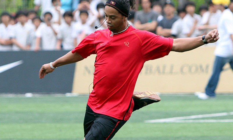 Ronaldinho prkosi klubu