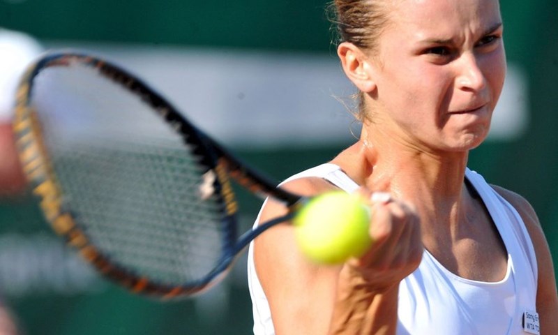 Karolina poklonila Slovenki finale