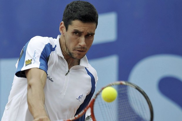 Hanescu party-breaker