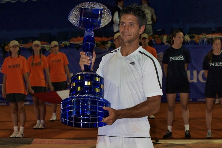 Novi Španjolac na umaškom tronu