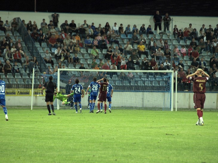 Dobro protiv favorita