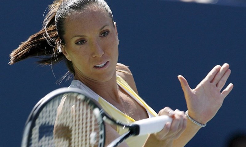 Janković neimpresivno, Zvonareva poslana kući