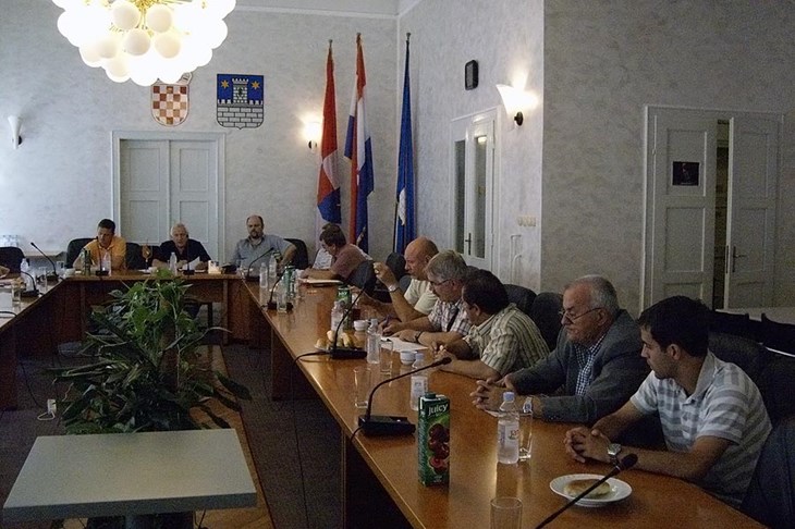 Penezi krivi za sve