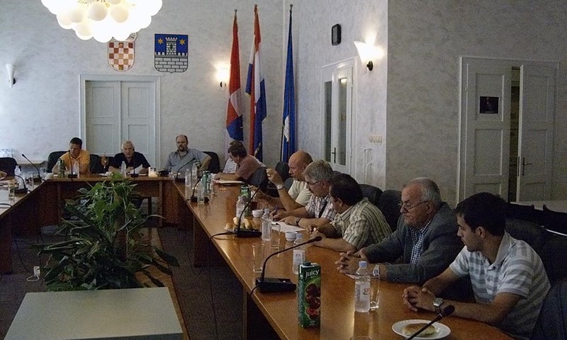 Penezi krivi za sve