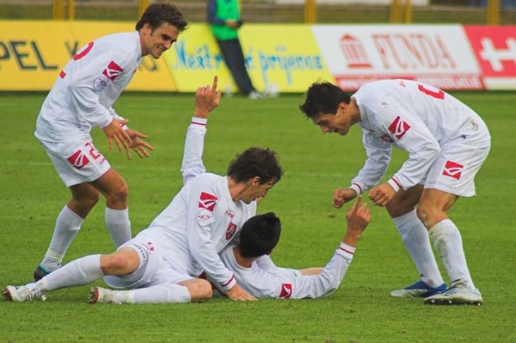 Pjesnici kaznili promašaje