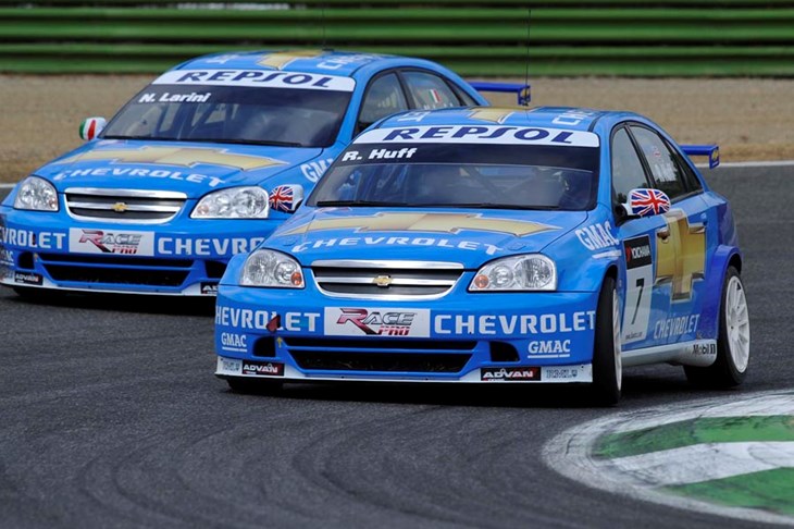 Teška borba iza leđa vodećih