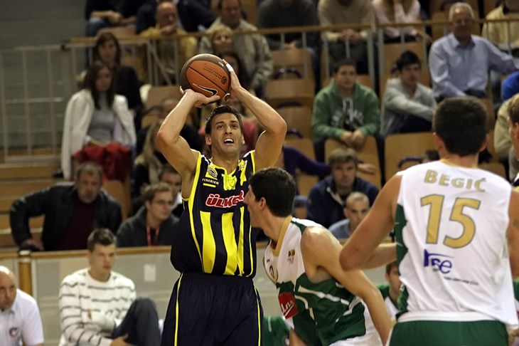 Efes jedini na 2-0, Ukić odličan