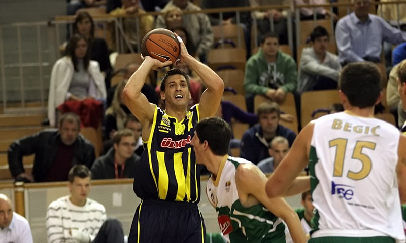Efes jedini na 2-0, Ukić odličan
