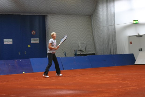 Premijera na dvoranskoj zemlji