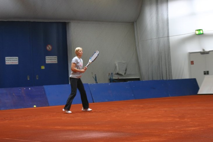 Premijera na dvoranskoj zemlji