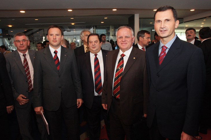 Čime Fiorentini "drži za jaja"?