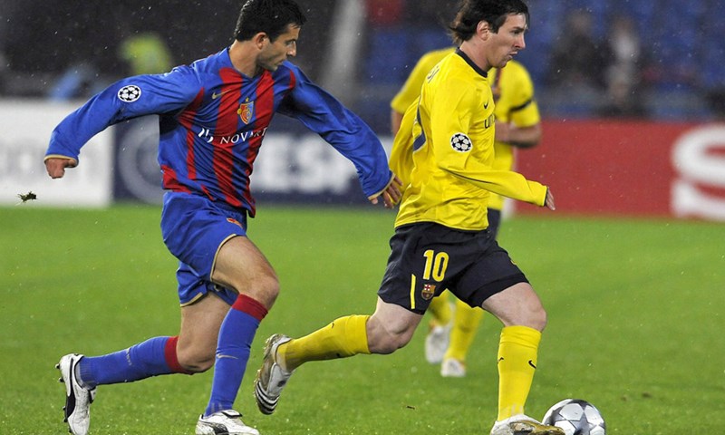 Barca gazi sve pred sobom
