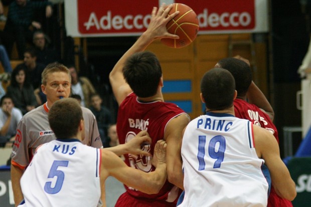 Radnički doveo reprezentativca Crne Gore