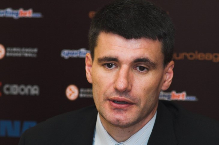 "Momčad atleta s dva kompjutora"