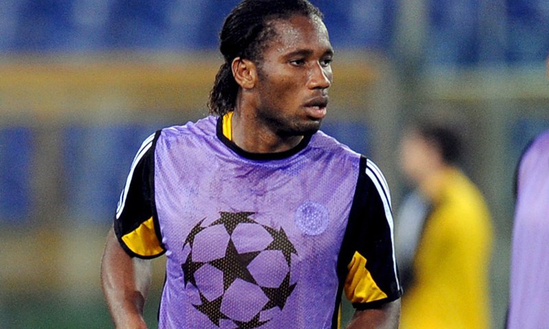 Drogba novčićem gađao navijače