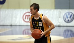 Nakon Karlovića i Buhe, potpisao Šarac