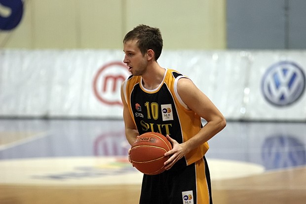 Nakon Karlovića i Buhe, potpisao Šarac