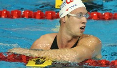 Cielo i Phelps in, Bernard out