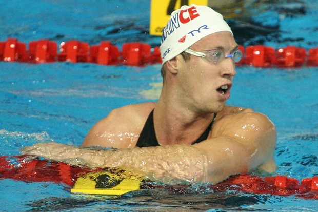 Cielo i Phelps in, Bernard out