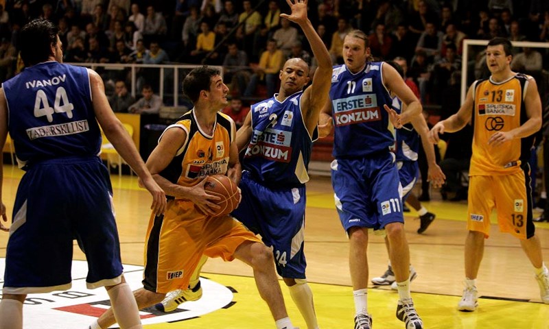 Garnett na izlaznim vratima