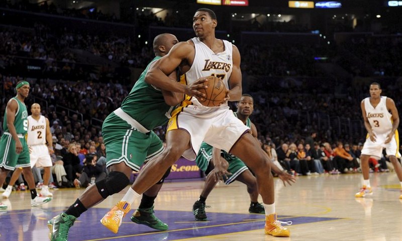 Bryant i Gasol zaustavili Boston