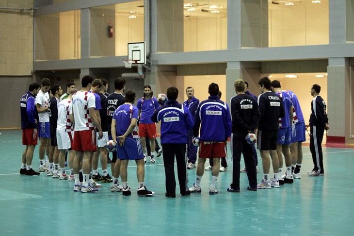 Nekoliko tisuća gledatelja na treningu