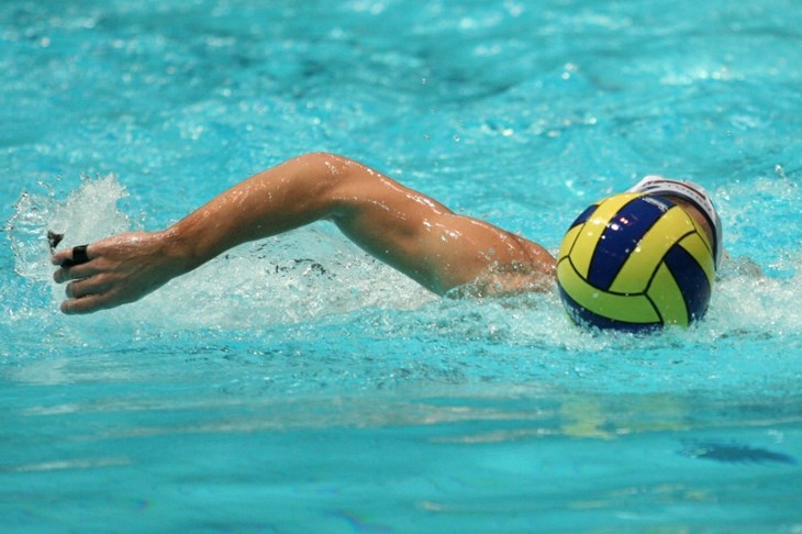 Makedoncima prvi poraz