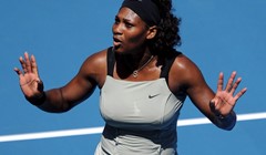 Serena kroz ušicu igle