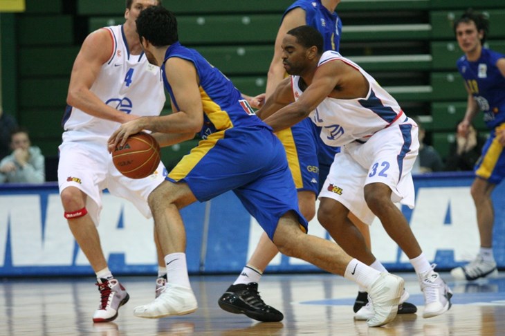 Simon dao kisik Zagrebu