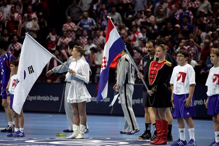 Video: "Mustafa, Mustafa!"