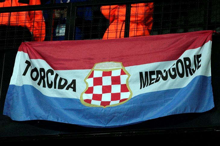 Blog: "Streljanje" zastava u Zadru